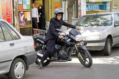 معاون تقنینی معاونت پارلمانی ریاست جمهوری: قرار است بزودی موتورسواری زنان قانونی شود