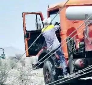 سقوط ۱۳ پایه برق و ۱۵ میلیارد ریال خسارت تندباد و طوفان در هرمزگان