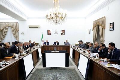 عارف: بازسازی منازل آسیب دیده تسریع شود؛ واحدهای تولیدی اولویت دارند