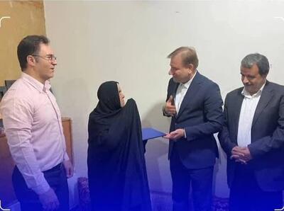 خانواده شهدا چشم و چراغ کشور هستند