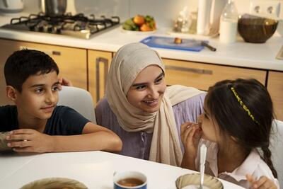 راهکارهایی ساده برای پرورش کودک شاد و مسئول در روزهای سخت اقتصادی