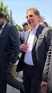 بابک زنجانی در بین مردم با تاکسی جدید+فیلم