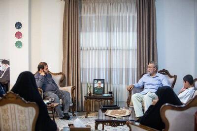 عکس/ دیدار لاریجانی با خانواده شهیدان محرابی و شادمانی