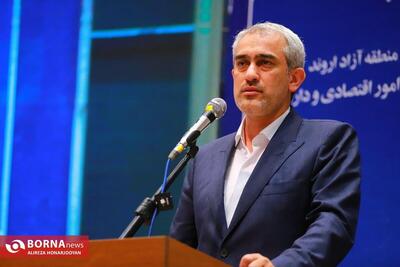 وزیر اقتصاد:  مناطق آزاد  شاهراه توسعه اقتصادی کشور هستند / واگذاری اختیارات مسوولان امور مالیاتی و بانک‌ها به سطوح استانی / کیمیای عصر ما مولدسازی است