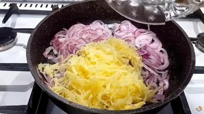دیگه پیتزا نخر / طرز تهیه ناهار خوشمزه تر از پیتزا با سیب زمینی و پیاز بدون نیاز به فر