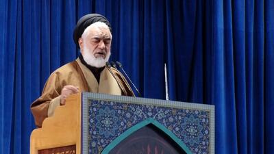 حمله امام جمعه اصفهان به اصلاح طلبان: برخی بیانیه‌هایی داخلی ارسال پیام به دشمن بود