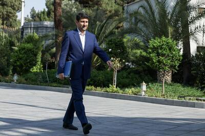 سفر استانی وزیر ارتباطات در هفته دولت؛ از افتتاح بیش از ۲۲۹ پروژه توسعه‌ای با اعتباری معادل ۳۵.۵ میلیون دلار در آذربایجان غربی تا ۷۳ پروژه ارتباطی در یزد / هاشمی: پیام اصلی این سفر تأکید بر ایران دیجیتال، دیپلماسی فناوری و اعتماد به ظرفیت‌های بومی و بانوان بود