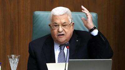 محمود عباس: اقدام آمریکا در لغو روادید هیأت فلسطینی خلاف قوانین بین‌المللی است