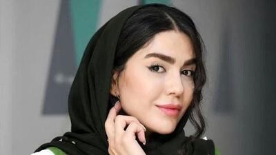 کافه گردی آزاده زارعی، بازیگر آوای باران با استایل و ژست خاصش / دخترا وقتی کافه میرن تا آلبوم عکس درست نکنند ول نمیکنن