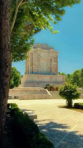 توس مقبره فردوسی، مکانی با عطری از زبان شیرین ایران + فیلم