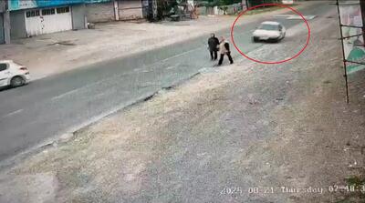 لحظه دلخراش زیر گرفتن عمدی دو زن توسط راننده پراید در نوشهر (فیلم)