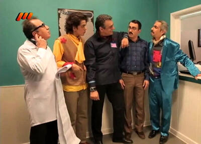 عکس جدید بازیگر خوش صدای سریال «درحاشیه» با پیراهنِ هلویی