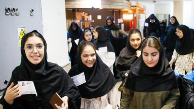 اولین گفت‌وگو با مادر دوقلوهای برتر کنکور | دخترانم کلاس کنکور نمی رفتند و خودشان درس ‌خواندند | رشته‌ انسانی بیشتر از ریاضی و تجربی برایشان جذاب بود