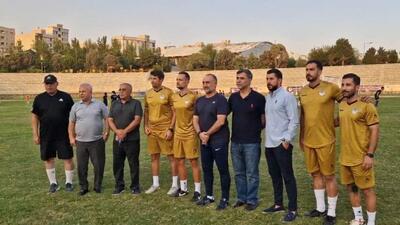 عکس یادگاری پیشکسوتان و مربیان در حاشیه افتتاح آکادمی فوتبال علی پروین