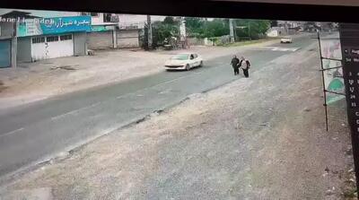 لحظه دلخراش زیر گرفتن عمدی دو زن توسط راننده پراید در نوشهر