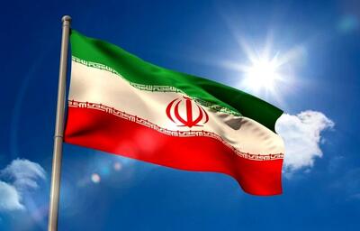 سیر تحول پرچم ایران؛ از نشان‌های نظامی تا پرچم رسمی/ ویدئو