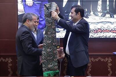 اهدای شال پهلوانی به وزیر امور خارجه - پارس فوتبال