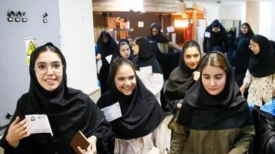 دختران دو قلوی رتبه برتر انسانی کلاس خصوصی نرفتند