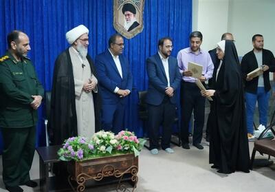 تأکید امام جمعه بوشهر بر نقش هنرمندان در تاریخ‌سازی - تسنیم