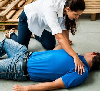 تشنج‌ها به چند صورت پدیدار می‌شوند؟