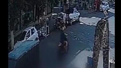 لحظه سرقت آیفون ۱۶ پسر جوان در جنوب تهران