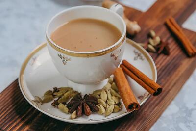 تأثیرات و مضرات چای ماسالا بر بدن در صبحگاه (فیلم)