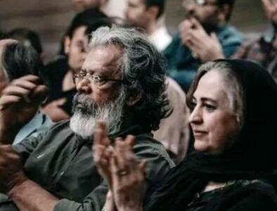 بوسیدن حسن پورشیرازی توسط همسرش حین یک مراسم