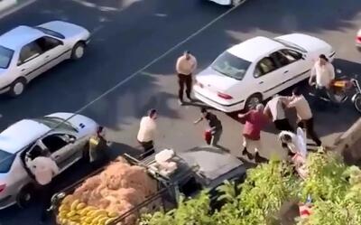 برخورد خشن ماموران شهرداری با دستفروشان وایرال شد