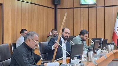 آن مرد با چماق آمد/ فریادی با تأخیر چهارساله در شورای شهر قزوین/ درخواست مخالفان شهردار برای استعفا 