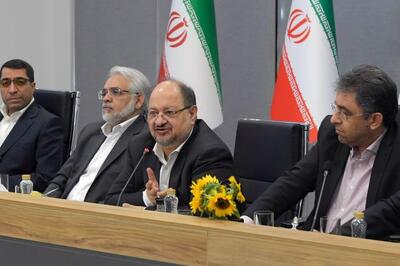 در مراسم تکریم و معارفه مدیران عامل شرکت‌های تولیدی؛ شریعتمداری: رویکرد آینده‌نگری به بازار، اساس سیاست‌های تولیدی ماست