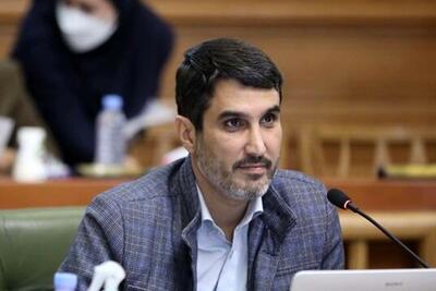 پیمانکاران شهرداری چگونه درختان را آبیاری می‌کنند؟