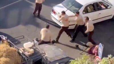 برخورد خشونت‌آمیز پیمانکاران شهرداری با دست‌فروشان در قزوین/ رئیس شورای شهر: شهرداری دستور برخورد با خاطیان را صادر کرده است/ پرونده به مرجع قضایی ارسال شد + فیلم
