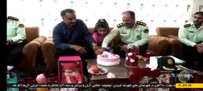 تولد متفاوت دختر شهید امینی با حضور فرماندهان انتظامی خمینی‌شهر