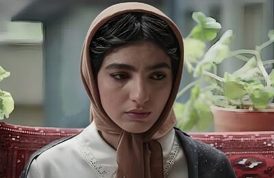 بنفشه ریاضی: تجربه بازی در کنار هوتن شکیبا و صابر ابر خیلی برادرانه بود (فیلم)