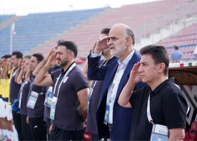 واکنش متفاوت نبی به سلام نظامی ملی‌پوشان