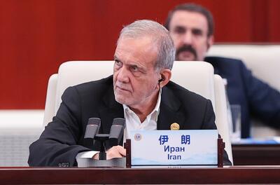 پزشکیان: بندر چابهار به زودی به شبکه ریلی سراسری ایران متصل خواهد شد / این موضوع تحول مهمی را در اتصال چین، کشورهای آسیای مرکزی و افغانستان به اقیانوس هند ایجاد خواهد کرد / سرمایه‌گذاران می‌توانند برای توسعه و نیز ایجاد مراکز لجستیک در این بندر از تسهیلات و تخفیفات مختلف استفاده کنند