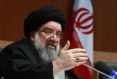 احمد خاتمی: برخی می گویند، مذاکرات جامع و مستقیم با آمریکا داشته باشیم به این معنا که در موضوع موشکی هم مذاکره کنیم /  رندی کردند و گفتند «دلسوزانه یک چیز گفتیم»؛ با مطرح کردن وحدت ملت تفرقه افکنی کردند حال آنکه وحدت فقط زیرپرچم ولایت فقیه است / اتحاد به مفهوم «همه با من نیست» بلکه «همه با هم زیر پرچم‌ ولایت فقیه» است