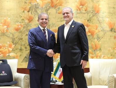 دیدار سران ایران و پاکستان در چین؛ پزشکیان: کشورهای مسلمان باید برای حل مشکلات مشترک با یکدیگر همکاری جدی داشته باشند | شریف: سفر پزشکیان به پاکستان باعث خوشحالی عمیق مردم و اشتیاق وافر فعالان اقتصادی و بازرگانان پاکستانی شده