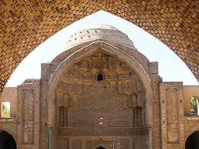 معماری خاص یک بنا در ورامین که قدمت تاریخی دارد