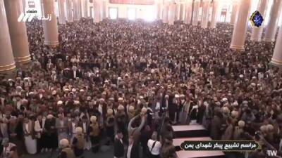 خواندن نماز بر پیکر شهدای یمن + فیلم