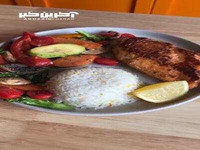 بشقاب برنج و سینه، پر از خوشمزگی!