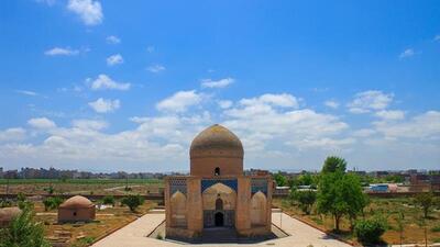 نقوش داخل بقعه شیخ کلخوران اردبیل مطالعه می‌شود