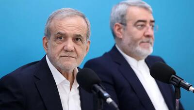 پزشکیان در دیدار با نخبگان ایرانی مقیم چین: دعوا و اختلاف، نشأت‌گرفته از نادانی است