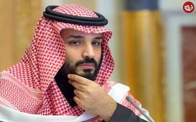 عکس/ چهره دیده نشده محمد بن سلمان در ۸ سالگی به همراه پدرش با لباس سنتی | اقتصاد24