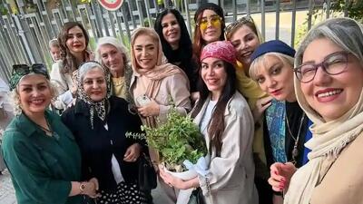 خبر روز | عکس‌هایی از دورهمی صمیمی بازیگران زن سینما و تلویزیون | گلی شی