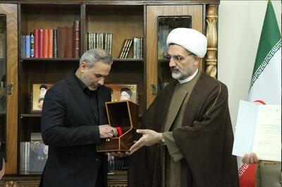 اهدای انگشتر متبرک شهید حاج قاسم سلیمانی به موزه شهدای حشدالشعبی