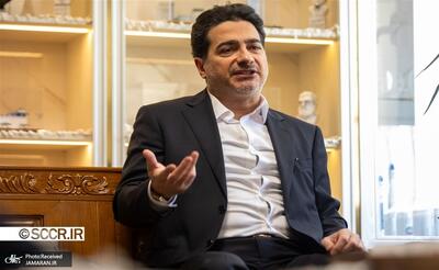 یک موافق و یک مخالف برگزاری کنسرت خیابانی همایون شجریان در میدان آزادی