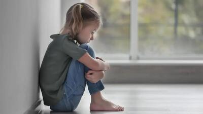 ۱۱ جمله کلیدی که از مشکلات روحی پنهان در کودکان خبر می‌دهد