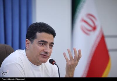 کنسرت خیابانی همایون شجریان / آغاز با دیار عاشقی‌ها و پایان با مرغ سحر - تسنیم