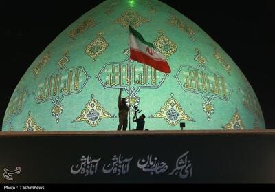 پرچم ایران بر فراز مسجد جمکران برافراشته شد+ تصویر - تسنیم